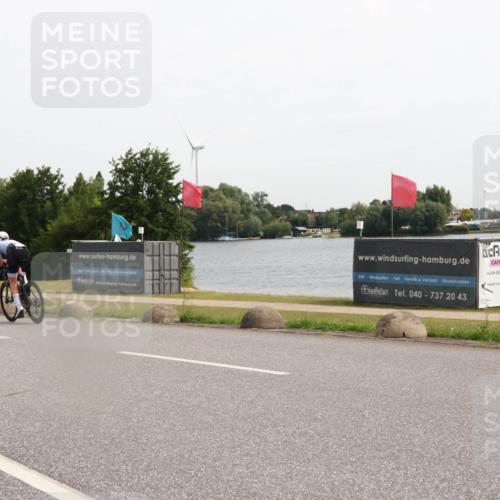 15.06.2025 - 27. Vierlanden-Triathlon H.Heesch http://msf.ph/oto/8002722 15.06.2025 10:28:52 Radfahren 26, 71, 200 meine-sportfotos.de