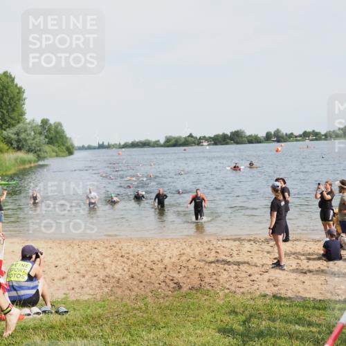 21.06.2025 - 27. Vierlanden-Triathlon MichiJ http://msf.ph/oto/8002733 15.06.2026 10:05:29 Schwimmen 366, 378, 393, 402, 409, 456 meine-sportfotos.de