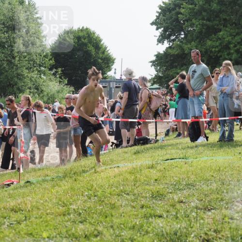 15.06.2025 - 27. Vierlanden-Triathlon KatJ http://msf.ph/oto/8002734 15.06.2025 09:58:46 Schwimmen 269 meine-sportfotos.de