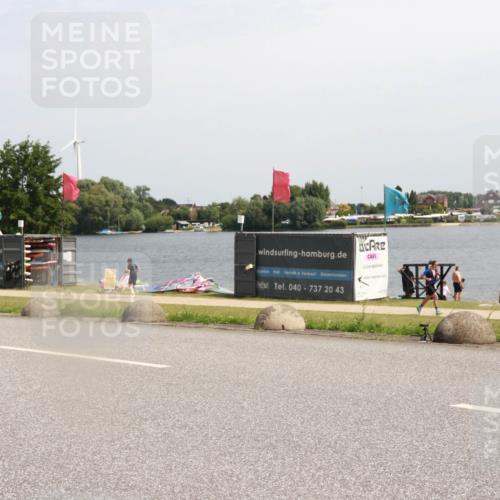 21.06.2025 - 27. Vierlanden-Triathlon H.Heesch http://msf.ph/oto/8002743 15.06.2025 11:47:22 Radfahren 717, 787 meine-sportfotos.de