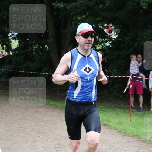 21.06.2025 - 27. Vierlanden-Triathlon Lena Gebhardt http://msf.ph/oto/8002745 15.06.2025 14:10:09 Laufen  meine-sportfotos.de
