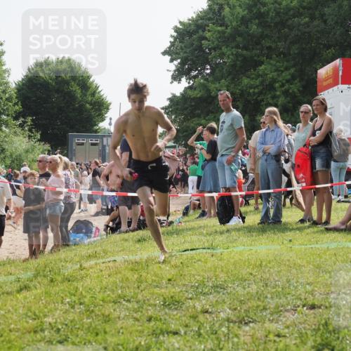 15.06.2025 - 27. Vierlanden-Triathlon KatJ http://msf.ph/oto/8002748 15.06.2025 09:58:46 Schwimmen 269 meine-sportfotos.de