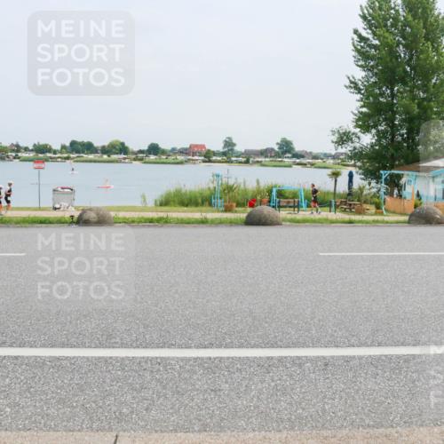21.06.2025 - 27. Vierlanden-Triathlon H.Heesch http://msf.ph/oto/8002789 15.06.2025 12:43:11 Radfahren 917, 936 meine-sportfotos.de