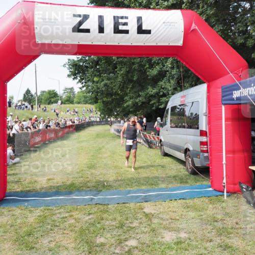 21.06.2025 - 27. Vierlanden-Triathlon MichiJ http://msf.ph/oto/8002799 15.06.2026 11:26:59 Ziel 188 meine-sportfotos.de