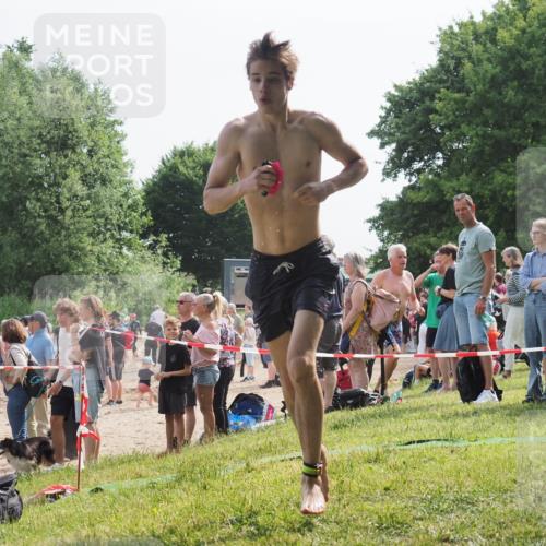 15.06.2025 - 27. Vierlanden-Triathlon KatJ http://msf.ph/oto/8002823 15.06.2025 09:58:47 Schwimmen 269 meine-sportfotos.de
