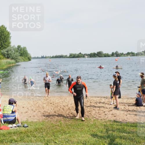 21.06.2025 - 27. Vierlanden-Triathlon MichiJ http://msf.ph/oto/8002828 15.06.2026 10:05:35 Schwimmen 366, 378, 401, 409, 413 meine-sportfotos.de
