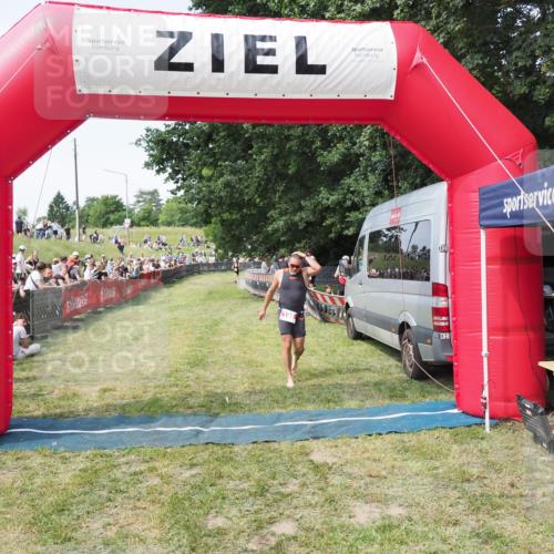 21.06.2025 - 27. Vierlanden-Triathlon MichiJ http://msf.ph/oto/8002841 15.06.2026 11:26:59 Ziel 188 meine-sportfotos.de