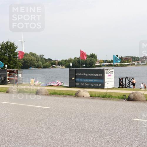 21.06.2025 - 27. Vierlanden-Triathlon H.Heesch http://msf.ph/oto/8002846 15.06.2025 11:47:29 Radfahren 684 meine-sportfotos.de