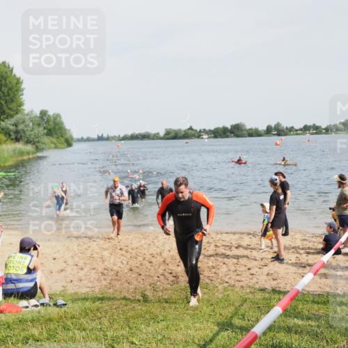21.06.2025 - 27. Vierlanden-Triathlon MichiJ http://msf.ph/oto/8002858 15.06.2026 10:05:35 Schwimmen 366, 378, 401, 409, 413 meine-sportfotos.de