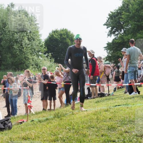 15.06.2025 - 27. Vierlanden-Triathlon KatJ http://msf.ph/oto/8002884 15.06.2025 09:59:50 Schwimmen 266 meine-sportfotos.de