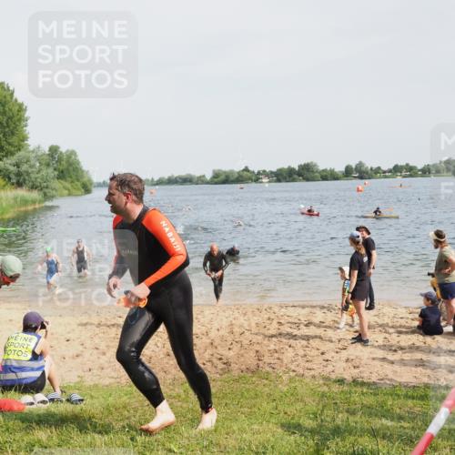21.06.2025 - 27. Vierlanden-Triathlon MichiJ http://msf.ph/oto/8002887 15.06.2026 10:05:36 Schwimmen 366, 378, 401, 413 meine-sportfotos.de
