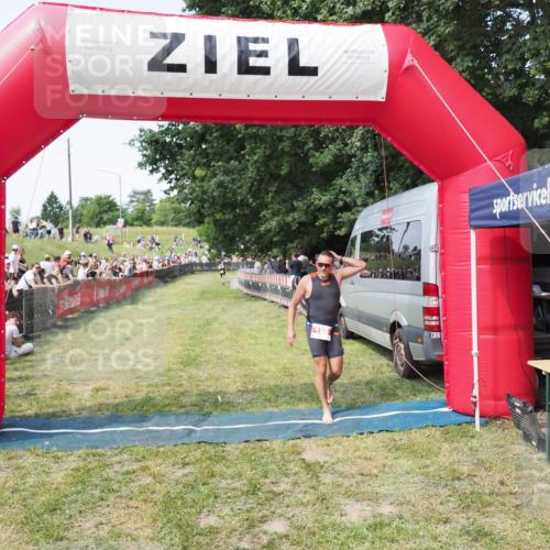 21.06.2025 - 27. Vierlanden-Triathlon MichiJ http://msf.ph/oto/8002947 15.06.2026 11:27:00 Ziel 188 meine-sportfotos.de