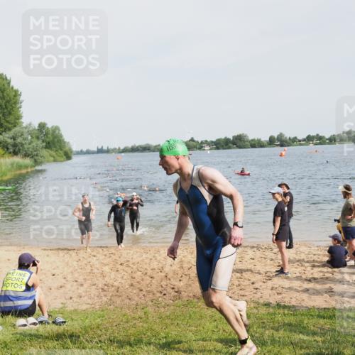 21.06.2025 - 27. Vierlanden-Triathlon MichiJ http://msf.ph/oto/8002957 15.06.2026 10:05:42 Schwimmen 366, 378, 392, 401, 413, 442, 450 meine-sportfotos.de