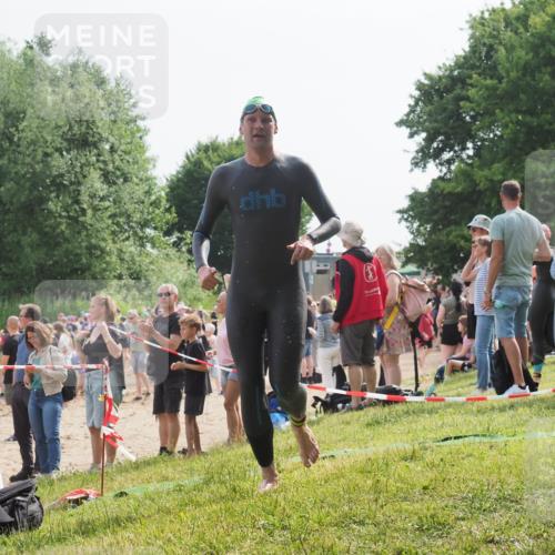 15.06.2025 - 27. Vierlanden-Triathlon KatJ http://msf.ph/oto/8002961 15.06.2025 09:59:51 Schwimmen 266 meine-sportfotos.de