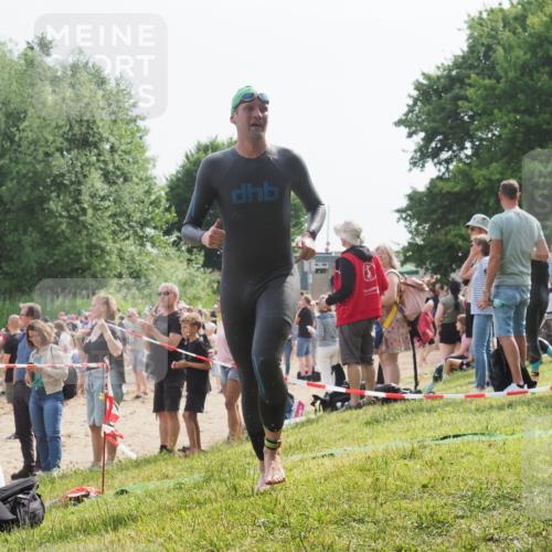 15.06.2025 - 27. Vierlanden-Triathlon KatJ http://msf.ph/oto/8002970 15.06.2025 09:59:51 Schwimmen 266 meine-sportfotos.de