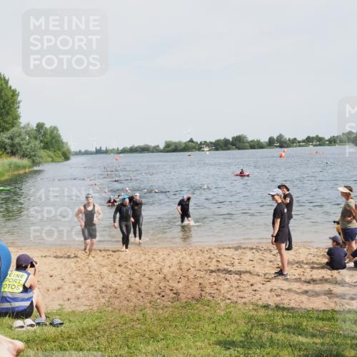 21.06.2025 - 27. Vierlanden-Triathlon MichiJ http://msf.ph/oto/8002976 15.06.2026 10:05:43 Schwimmen 366, 378, 392, 401, 413, 435, 442, 450 meine-sportfotos.de