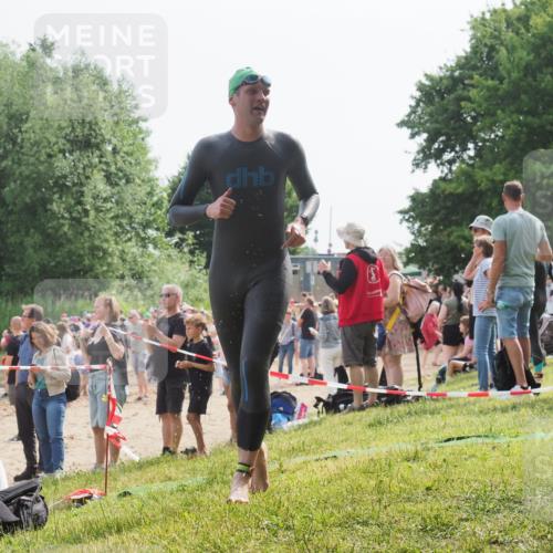 15.06.2025 - 27. Vierlanden-Triathlon KatJ http://msf.ph/oto/8002984 15.06.2025 09:59:51 Schwimmen 266 meine-sportfotos.de