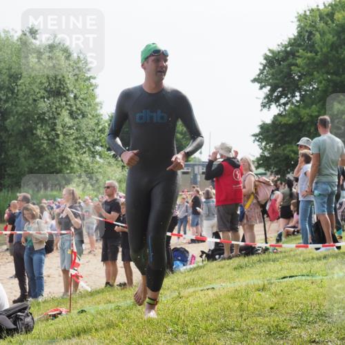 15.06.2025 - 27. Vierlanden-Triathlon KatJ http://msf.ph/oto/8002994 15.06.2025 09:59:51 Schwimmen 266 meine-sportfotos.de