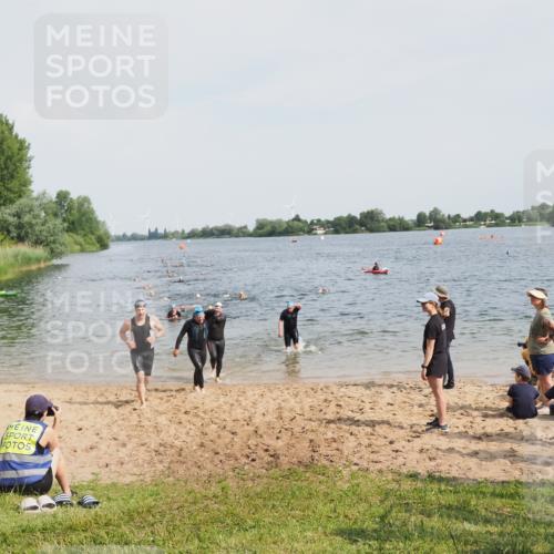 21.06.2025 - 27. Vierlanden-Triathlon MichiJ http://msf.ph/oto/8003001 15.06.2026 10:05:43 Schwimmen 366, 378, 392, 401, 413, 435, 442, 450 meine-sportfotos.de