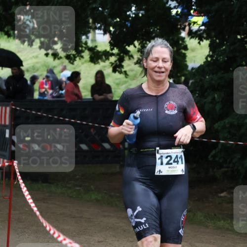 21.06.2025 - 27. Vierlanden-Triathlon Lena Gebhardt http://msf.ph/oto/8003003 15.06.2025 14:14:20 Laufen 202, 1241 meine-sportfotos.de