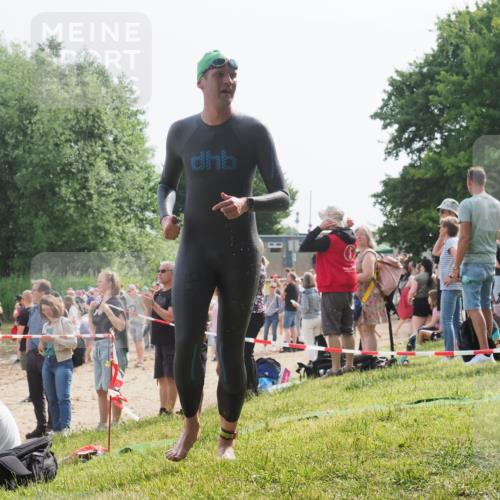 15.06.2025 - 27. Vierlanden-Triathlon KatJ http://msf.ph/oto/8003005 15.06.2025 09:59:51 Schwimmen 266 meine-sportfotos.de