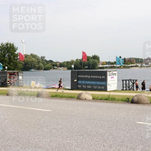 21.06.2025 - 27. Vierlanden-Triathlon H.Heesch http://msf.ph/oto/8003006 15.06.2025 11:47:36 Radfahren 649, 934 meine-sportfotos.de