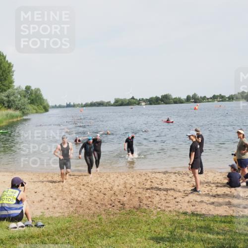 21.06.2025 - 27. Vierlanden-Triathlon MichiJ http://msf.ph/oto/8003016 15.06.2026 10:05:43 Schwimmen 366, 378, 392, 401, 413, 435, 442, 450 meine-sportfotos.de