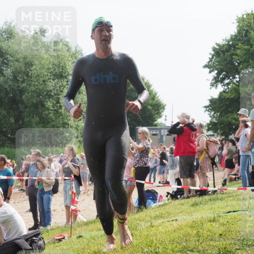 15.06.2025 - 27. Vierlanden-Triathlon KatJ http://msf.ph/oto/8003041 15.06.2025 09:59:52 Schwimmen 266, 351, 358 meine-sportfotos.de