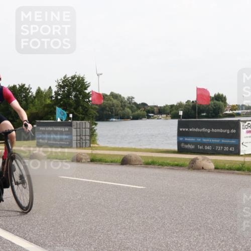 15.06.2025 - 27. Vierlanden-Triathlon H.Heesch http://msf.ph/oto/8003068 15.06.2025 10:28:58 Radfahren 200, 313 meine-sportfotos.de