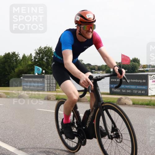 15.06.2025 - 27. Vierlanden-Triathlon H.Heesch http://msf.ph/oto/8003077 15.06.2025 10:28:59 Radfahren 200, 313 meine-sportfotos.de
