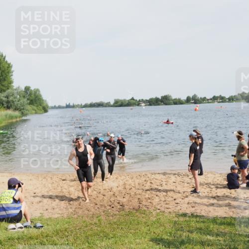 21.06.2025 - 27. Vierlanden-Triathlon MichiJ http://msf.ph/oto/8003090 15.06.2026 10:05:44 Schwimmen 366, 392, 401, 413, 435, 442, 450 meine-sportfotos.de