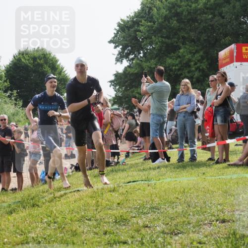 15.06.2025 - 27. Vierlanden-Triathlon KatJ http://msf.ph/oto/8003112 15.06.2025 09:59:58 Schwimmen 266, 351, 358 meine-sportfotos.de