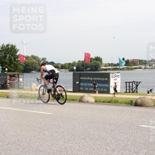 21.06.2025 - 27. Vierlanden-Triathlon H.Heesch http://msf.ph/oto/8003118 15.06.2025 11:47:50 Radfahren 82, 108, 829 meine-sportfotos.de