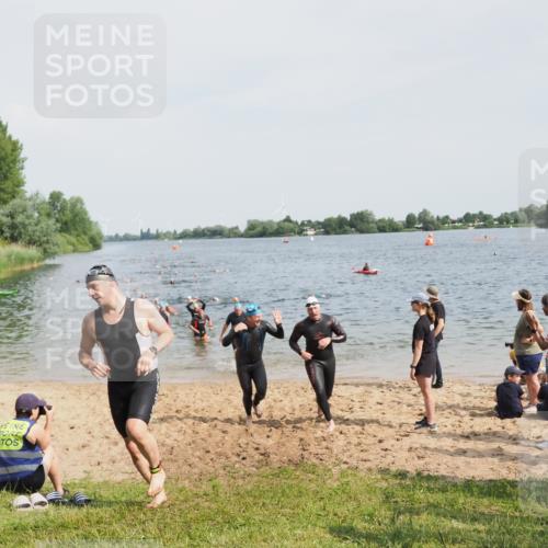 21.06.2025 - 27. Vierlanden-Triathlon MichiJ http://msf.ph/oto/8003126 15.06.2026 10:05:46 Schwimmen 392, 401, 413, 435, 442, 450 meine-sportfotos.de