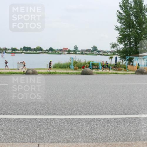 21.06.2025 - 27. Vierlanden-Triathlon H.Heesch http://msf.ph/oto/8003133 15.06.2025 12:45:49 Radfahren 880, 932 meine-sportfotos.de