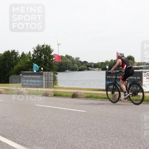 15.06.2025 - 27. Vierlanden-Triathlon H.Heesch http://msf.ph/oto/8003139 15.06.2025 10:29:01 Radfahren 104, 313 meine-sportfotos.de