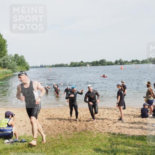 21.06.2025 - 27. Vierlanden-Triathlon MichiJ http://msf.ph/oto/8003141 15.06.2026 10:05:46 Schwimmen 392, 401, 413, 435, 442, 450 meine-sportfotos.de