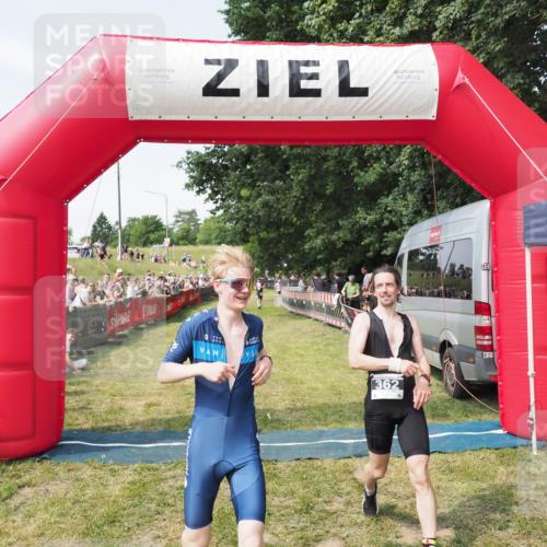 21.06.2025 - 27. Vierlanden-Triathlon MichiJ http://msf.ph/oto/8003151 15.06.2026 11:27:10 Ziel 362 meine-sportfotos.de