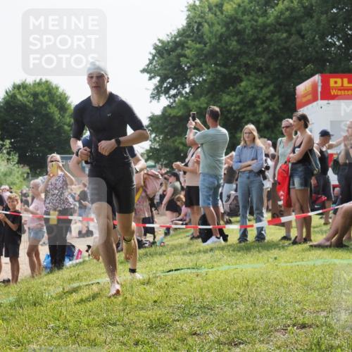 15.06.2025 - 27. Vierlanden-Triathlon KatJ http://msf.ph/oto/8003157 15.06.2025 09:59:59 Schwimmen 266, 351, 358 meine-sportfotos.de