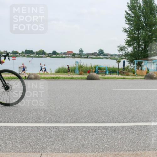 21.06.2025 - 27. Vierlanden-Triathlon H.Heesch http://msf.ph/oto/8003163 15.06.2025 12:46:38 Radfahren 933 meine-sportfotos.de