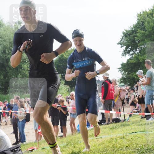 15.06.2025 - 27. Vierlanden-Triathlon KatJ http://msf.ph/oto/8003194 15.06.2025 10:00:00 Schwimmen 351, 358 meine-sportfotos.de