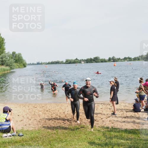 21.06.2025 - 27. Vierlanden-Triathlon MichiJ http://msf.ph/oto/8003195 15.06.2026 10:05:47 Schwimmen 392, 401, 413, 435, 442, 450 meine-sportfotos.de