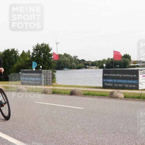 15.06.2025 - 27. Vierlanden-Triathlon H.Heesch http://msf.ph/oto/8003216 15.06.2025 10:29:17 Radfahren 122, 128 meine-sportfotos.de