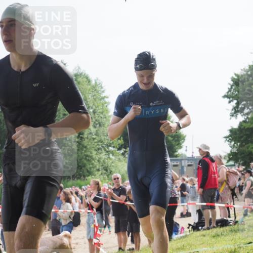 15.06.2025 - 27. Vierlanden-Triathlon KatJ http://msf.ph/oto/8003219 15.06.2025 10:00:00 Schwimmen 351, 358 meine-sportfotos.de