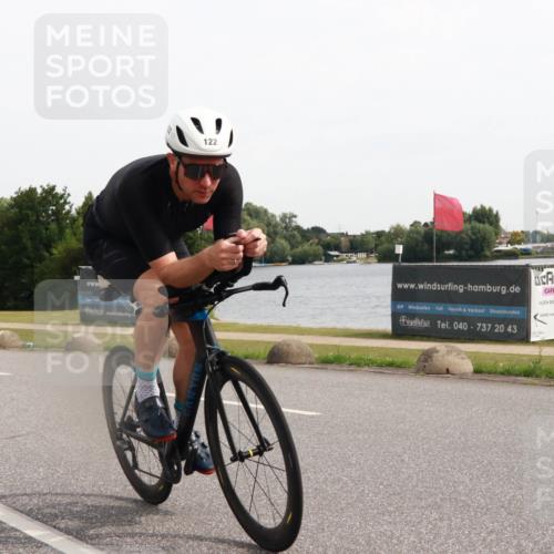 15.06.2025 - 27. Vierlanden-Triathlon H.Heesch http://msf.ph/oto/8003225 15.06.2025 10:29:17 Radfahren 122, 128 meine-sportfotos.de