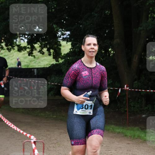 21.06.2025 - 27. Vierlanden-Triathlon Lena Gebhardt http://msf.ph/oto/8003242 15.06.2025 14:16:21 Laufen 2025, 301 meine-sportfotos.de
