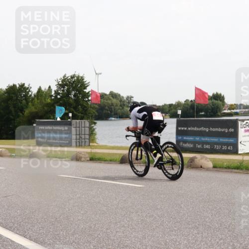 15.06.2025 - 27. Vierlanden-Triathlon H.Heesch http://msf.ph/oto/8003249 15.06.2025 10:29:18 Radfahren 122, 128 meine-sportfotos.de