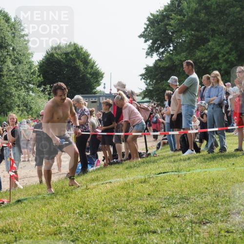 15.06.2025 - 27. Vierlanden-Triathlon KatJ http://msf.ph/oto/8003283 15.06.2025 10:00:17 Schwimmen 290 meine-sportfotos.de