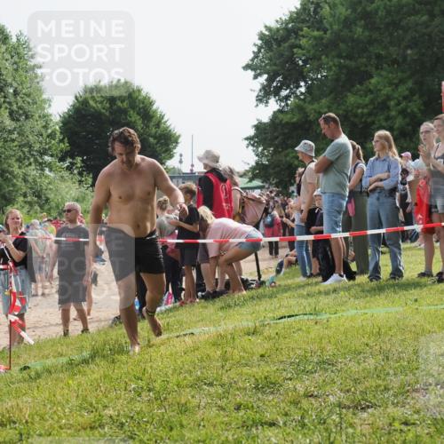 15.06.2025 - 27. Vierlanden-Triathlon KatJ http://msf.ph/oto/8003297 15.06.2025 10:00:18 Schwimmen 290 meine-sportfotos.de