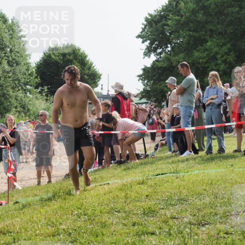 15.06.2025 - 27. Vierlanden-Triathlon KatJ http://msf.ph/oto/8003315 15.06.2025 10:00:18 Schwimmen 290 meine-sportfotos.de
